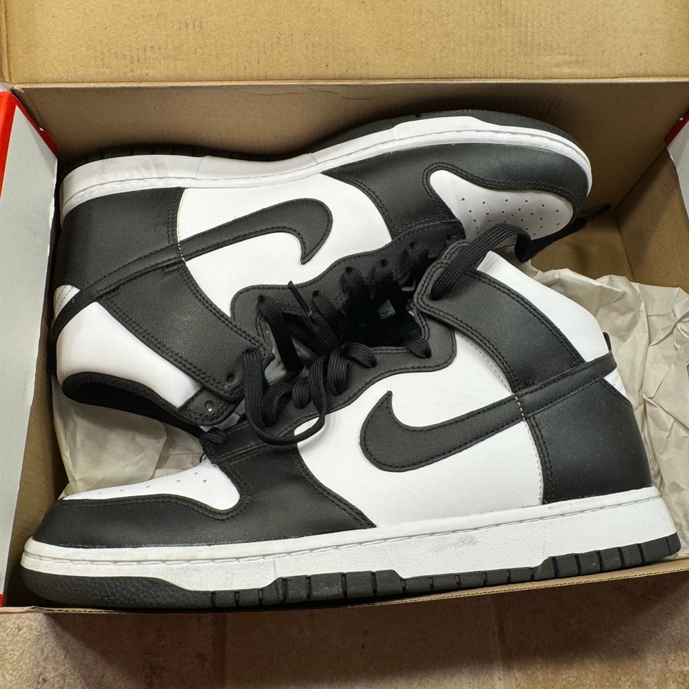 Nike Men's Black and White High-Top Sneakers